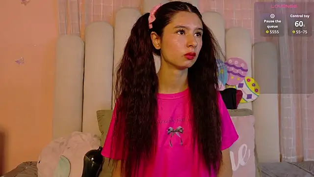 SweetRenata  online show from 07-15-26, 12:21