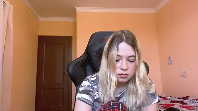 HotLuna69 online show from 12-17-25, 07:25