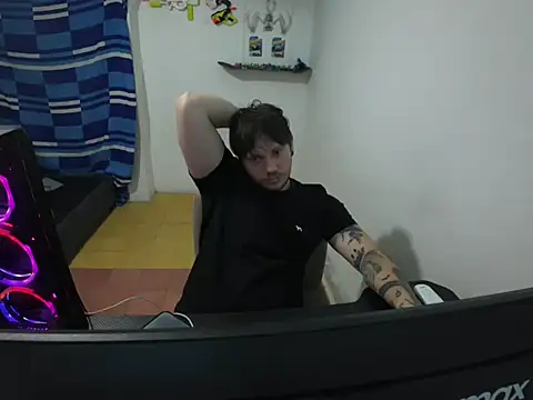Snapshot of Skol_100802 chatting on 07-17-26, 11:53 Skol 100802 online show from 07-17-26, 11:53