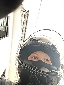 Snapshot of Scarlet_Aura chatting on 10-24-25, 05:20 Scarlet Aura online show from 10-24-25, 05:20