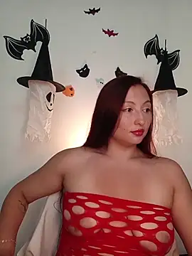 Snapshot of Scarlet_Aura chatting on 10-29-25, 11:39 Scarlet Aura online show from 10-29-25, 11:39