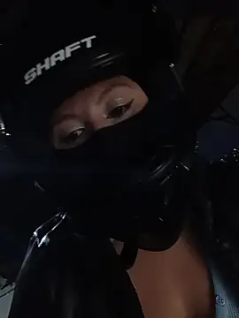 Snapshot of Scarlet_Aura chatting on 11-05-25, 11:05 Scarlet Aura online show from 11-05-25, 11:05