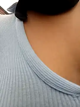 Snapshot of Scarlet_Aura chatting on 11-21-25, 08:51 Scarlet Aura online show from 11-21-25, 08:51