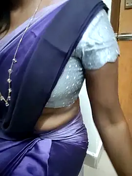 Snapshot of Tamilmallu-duskygirl03 chatting on 12-18-25, 07:47 Tamilmallu-duskygirl03 online show from 12-18-25, 07:47