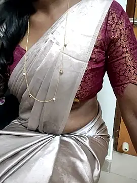 Snapshot of Tamilmallu-duskygirl03 chatting on 01-17-26, 06:18 Tamilmallu-duskygirl03 online show from 01-17-26, 06:18