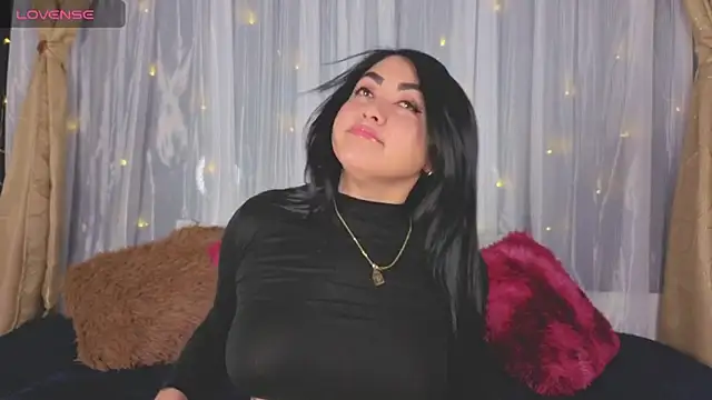 Snapshot of Victoria_Jonhss chatting on 11-18-25, 10:03 Victoria Jonhss online show from 11-18-25, 10:03