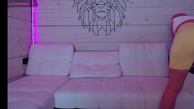 CandyBunie online show from 02-13-26, 03:24