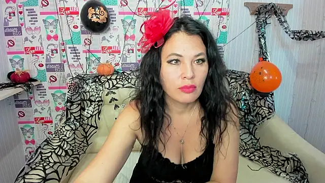 Victoria Panther online show from 10-31-25, 07:20