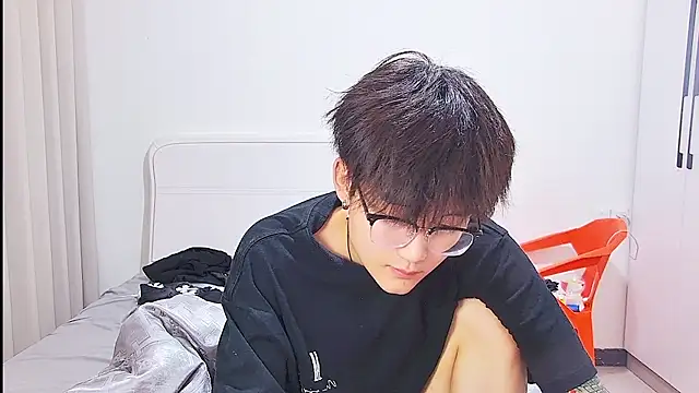 Snapshot of KK-cuteboy chatting on 06-25-26, 12:31 KK-cuteboy online show from 06-25-26, 12:31
