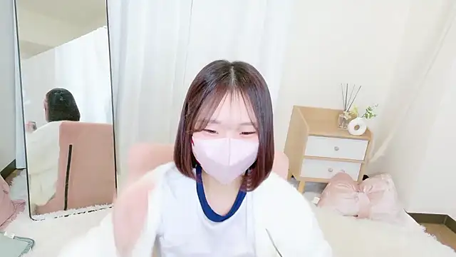 Snapshot of yuno-pi chatting on 11-17-25, 11:05 yuno-pi online show from 11-17-25, 11:05