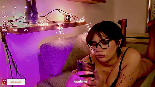 LoraShines online show from 02-05-26, 06:56