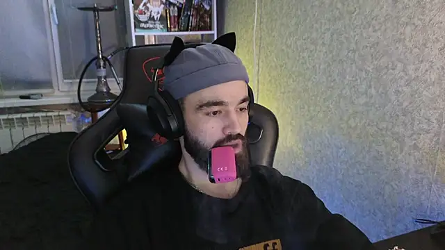 Nik Namee online show from 10-28-25, 08:22