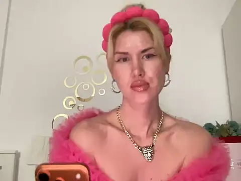 Snapshot of Ilymaris chatting on 02-10-26, 12:37 Ilymaris online show from 02-10-26, 12:37