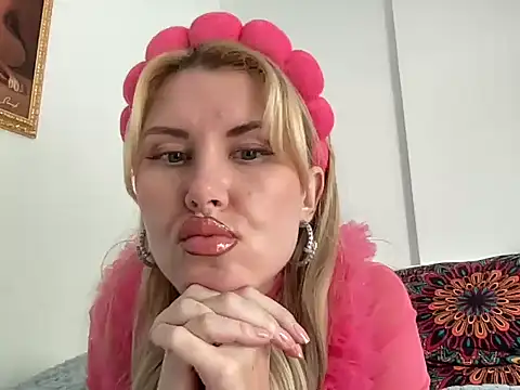 Snapshot of Ilymaris chatting on 02-10-26, 12:42 Ilymaris online show from 02-10-26, 12:42