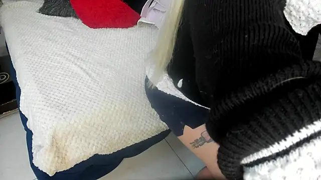 pamela velazco online show from 10-24-25, 01:18