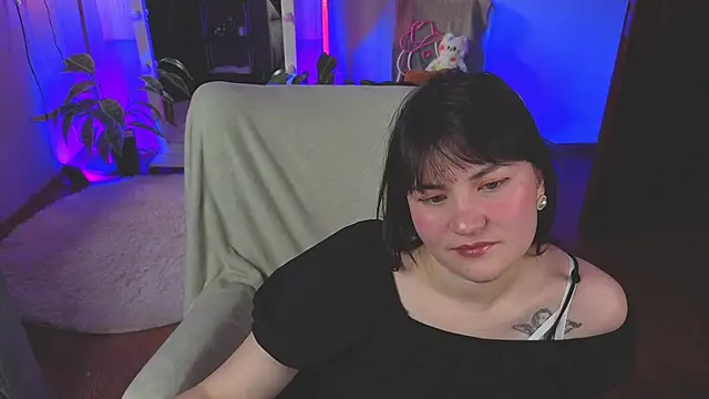 Vicki Smile online show from 10-17-25, 05:54