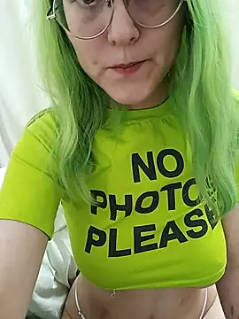 Snapshot of cute_angel_666 chatting on 10-18-25, 03:35 cute angel 666 online show from 10-18-25, 03:35