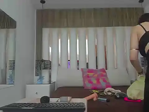 Snapshot of AmbarGills chatting on 10-31-25, 01:45 AmbarGills online show from 10-31-25, 01:45