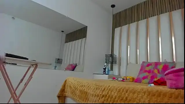 Snapshot of AmbarGills chatting on 11-10-25, 01:10 AmbarGills online show from 11-10-25, 01:10