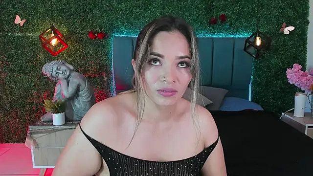 Snapshot of Kiaraa88 chatting on 07-16-26, 08:37 Kiaraa88 online show from 07-16-26, 08:37