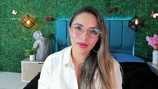 Snapshot of Kiaraa88 chatting on 07-21-26, 07:49 Kiaraa88 online show from 07-21-26, 07:49