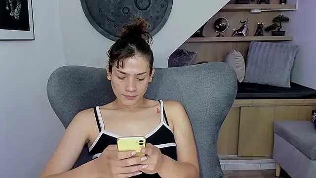 Snapshot of KassMonroe chatting on 06-17-26, 01:23 KassMonroe online show from 06-17-26, 01:23