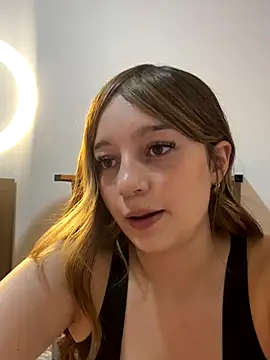 Snapshot of __Lorelain__ chatting on 12-19-25, 01:12 Lorelain online show from 12-19-25, 01:12