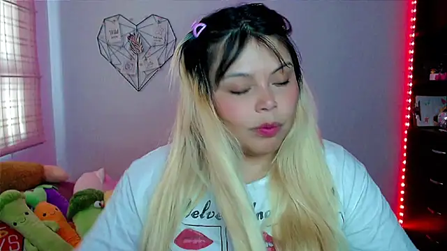 EllieMoonX online show from 12-04-25, 08:50