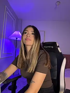 HoneyMollyX online show from 04-05-26, 01:08