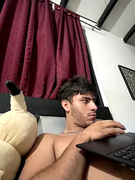 Juandmc1706 online show from 10-31-25, 04:24