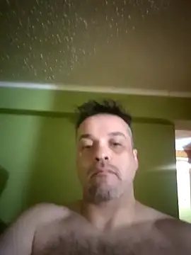 Snapshot of Tophe1 chatting on 10-28-25, 05:11 Tophe1 online show from 10-28-25, 05:11