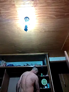 Snapshot of Tophe1 chatting on 10-29-25, 05:31 Tophe1 online show from 10-29-25, 05:31