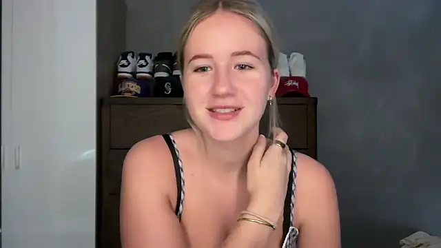 Snapshot of itssosierra chatting on 05-19-26, 12:38 itssosierra online show from 05-19-26, 12:38
