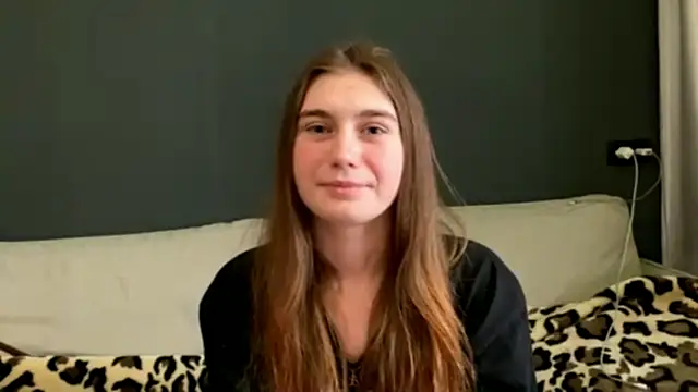 Snapshot of SueannHoffpauir chatting on 10-15-25, 06:24 SueannHoffpauir online show from 10-15-25, 06:24