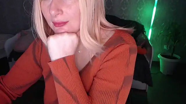 Yummy Gloria online show from 11-28-25, 06:27