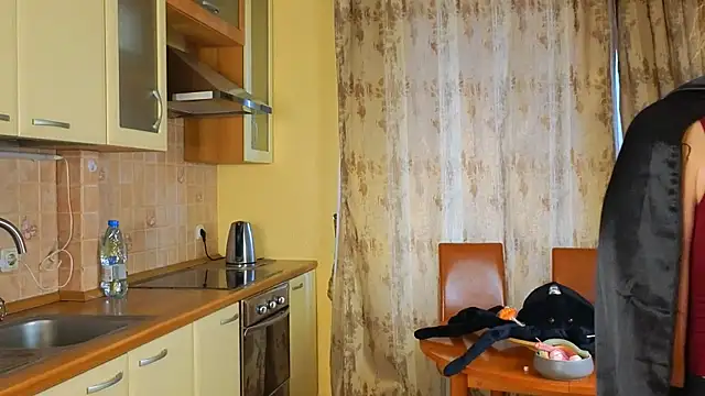 AlinaAldrete online show from 10-31-25, 07:20