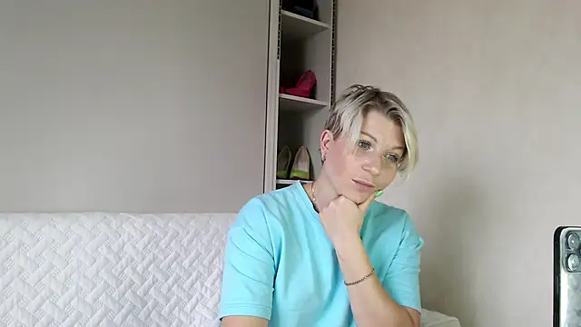 BellaStrong  online show from 10-15-25, 06:02