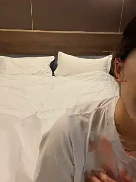 Snapshot of zhenzhen666 chatting on 11-02-25, 12:40 zhenzhen666 online show from 11-02-25, 12:40