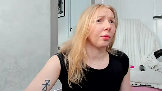 SundyRose online show from 04-11-26, 06:29