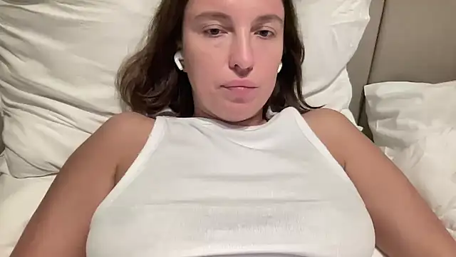 Snapshot of CArivora chatting on 02-22-26, 10:30 CArivora online show from 02-22-26, 10:30