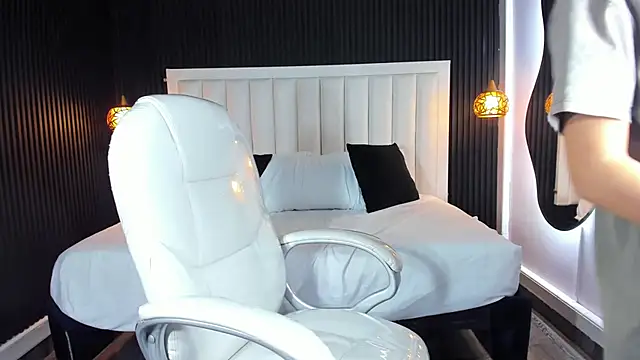 HasleyCarter online show from 11-19-25, 04:45