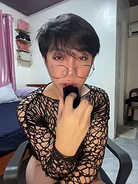 Snapshot of Keyka15 chatting on 02-13-26, 10:11 Keyka15 online show from 02-13-26, 10:11