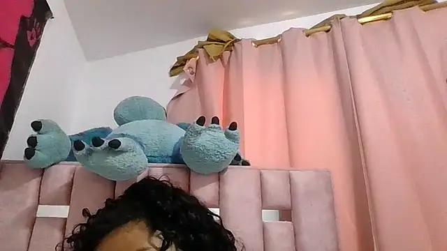 Snapshot of abby_moss_2 chatting on 11-19-25, 01:00 abby moss 2 online show from 11-19-25, 01:00