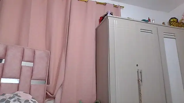 Snapshot of abby_moss_2 chatting on 12-04-25, 09:29 abby moss 2 online show from 12-04-25, 09:29