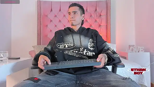 Ethan Boy  online show from 10-24-25, 08:16