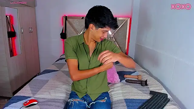 Snapshot of Jacovo2002 chatting on 10-16-25, 05:47 Jacovo2002 online show from 10-16-25, 05:47