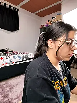 Snapshot of harper_ks chatting on 11-19-25, 01:38 harper ks online show from 11-19-25, 01:38