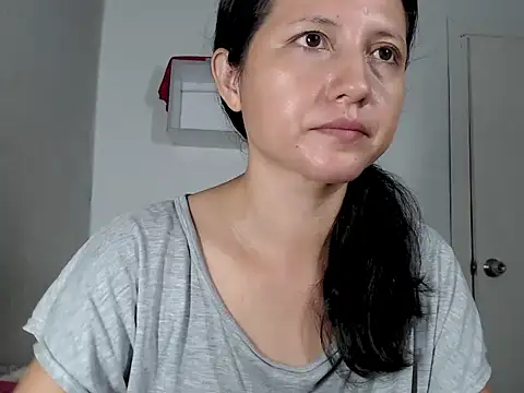 Renata Rivas online show from 10-26-25, 05:24