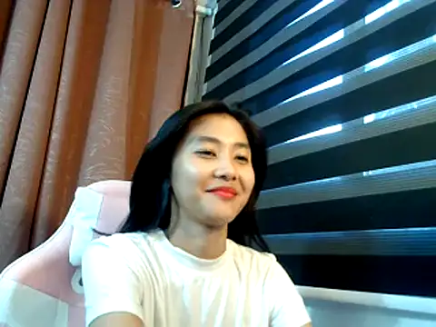 Snapshot of De_amore chatting on 10-12-25, 08:24 De amore online show from 10-12-25, 08:24