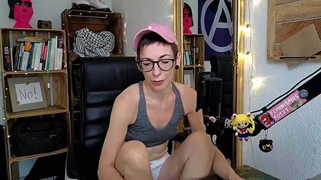 Snapshot of Antifistin chatting on 07-02-26, 12:22 Antifistin online show from 07-02-26, 12:22